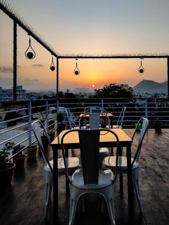 Hotel Lake Bridge Udaipur Exterior photo