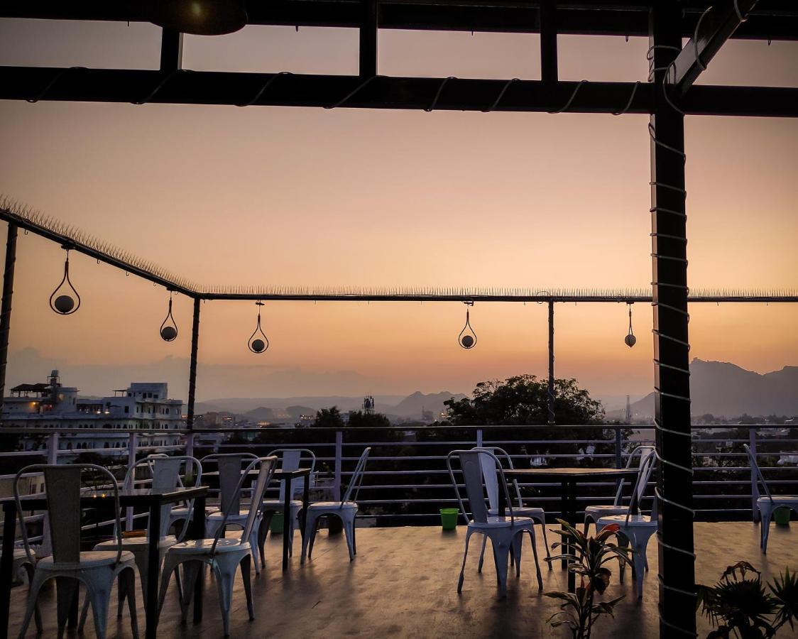 Hotel Lake Bridge Udaipur Exterior photo