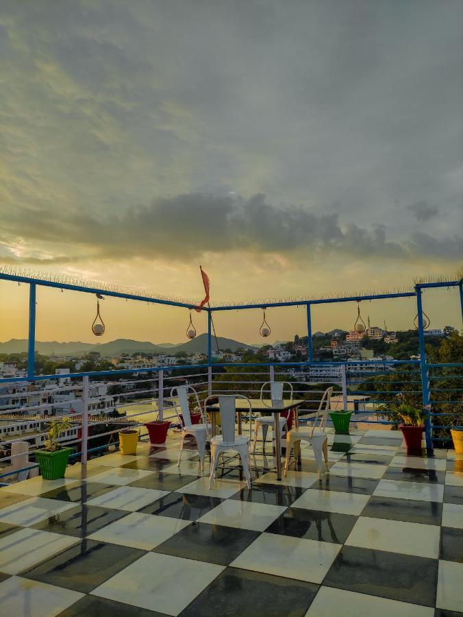 Hotel Lake Bridge Udaipur Exterior photo