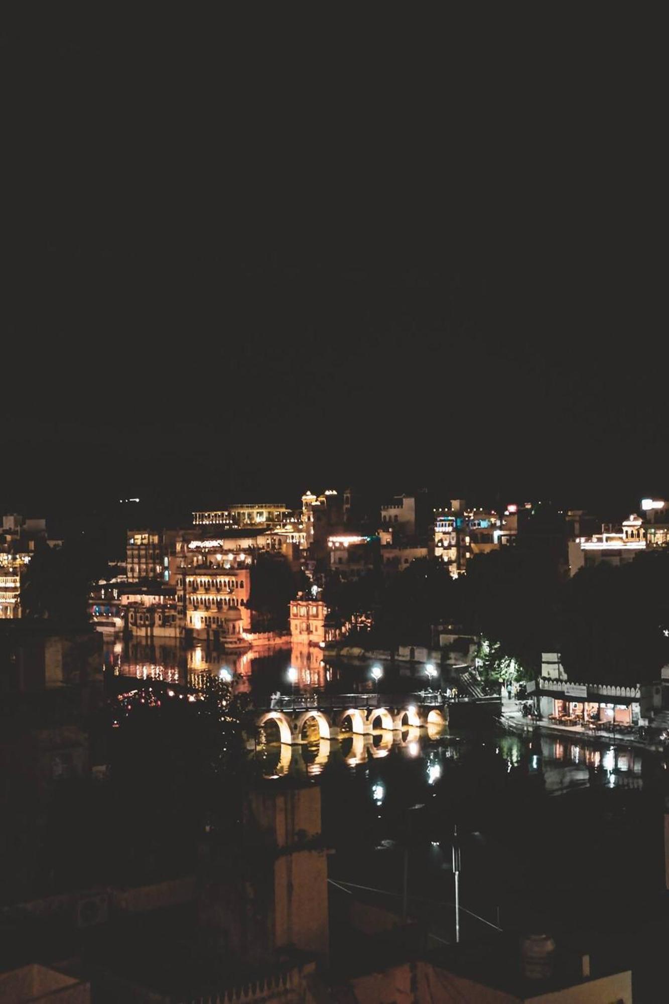 Hotel Lake Bridge Udaipur Exterior photo