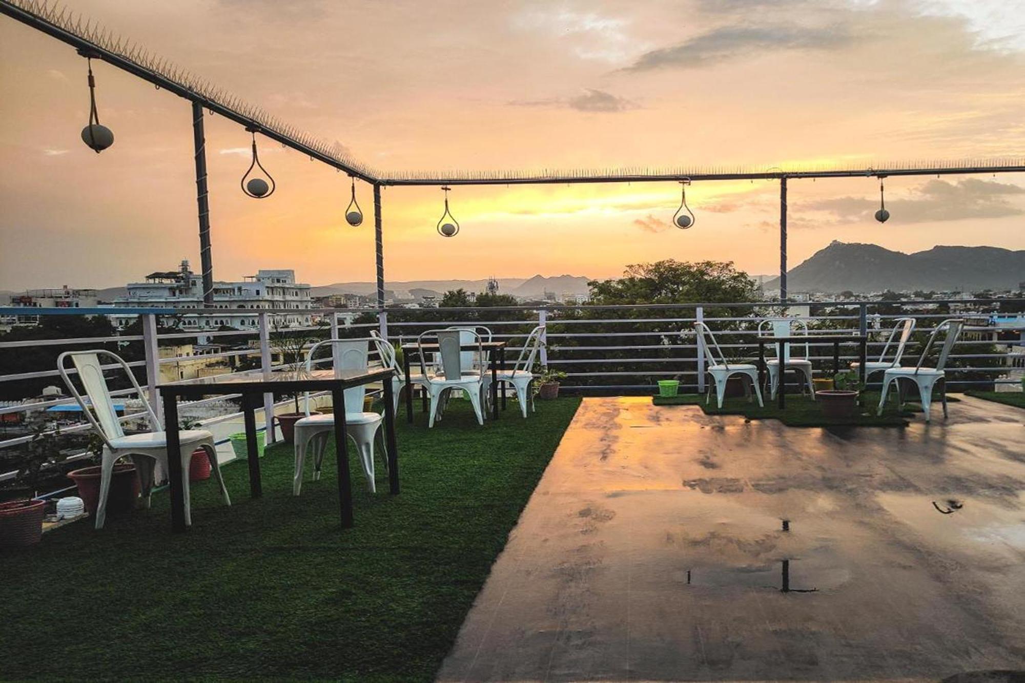 Hotel Lake Bridge Udaipur Exterior photo