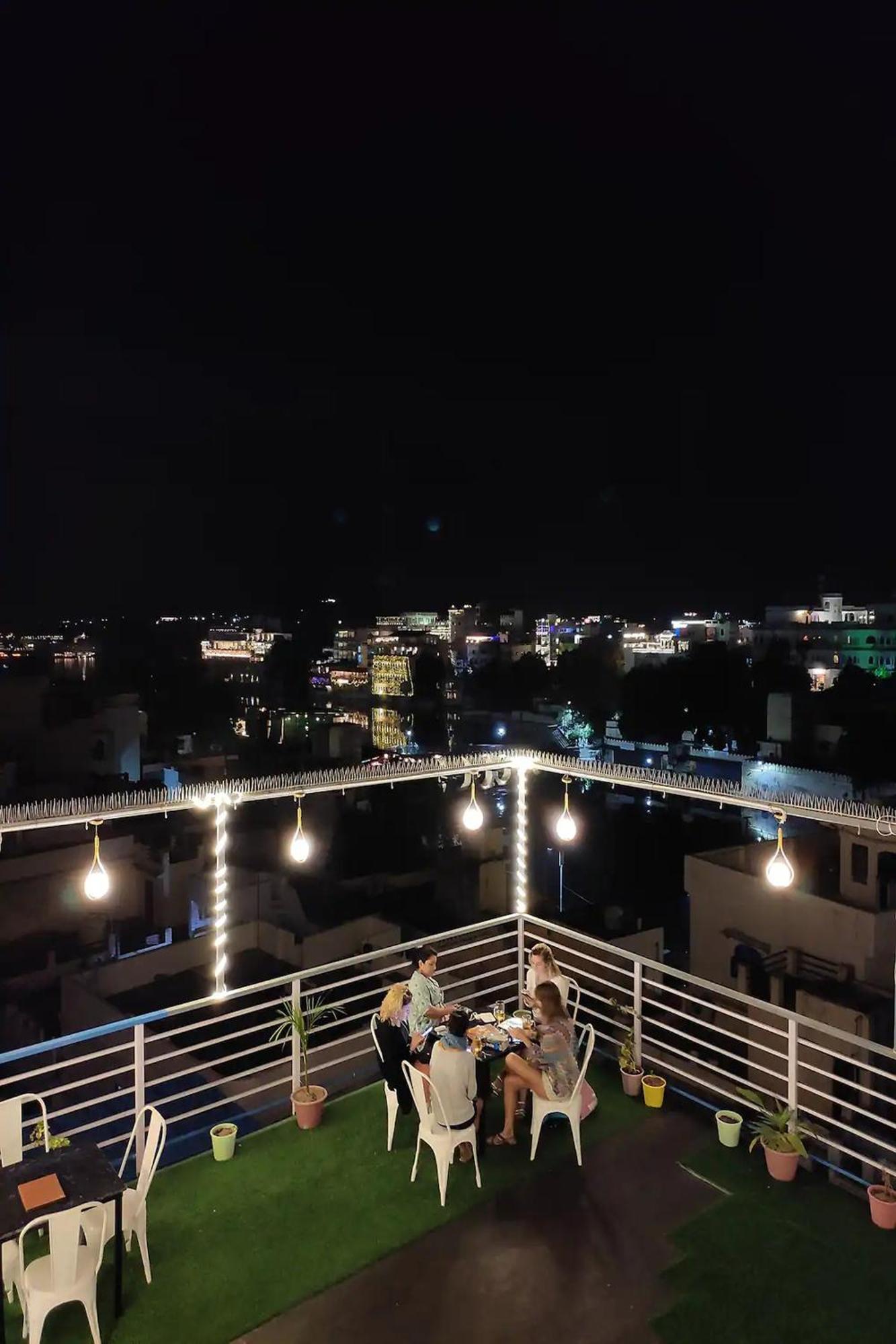 Hotel Lake Bridge Udaipur Exterior photo