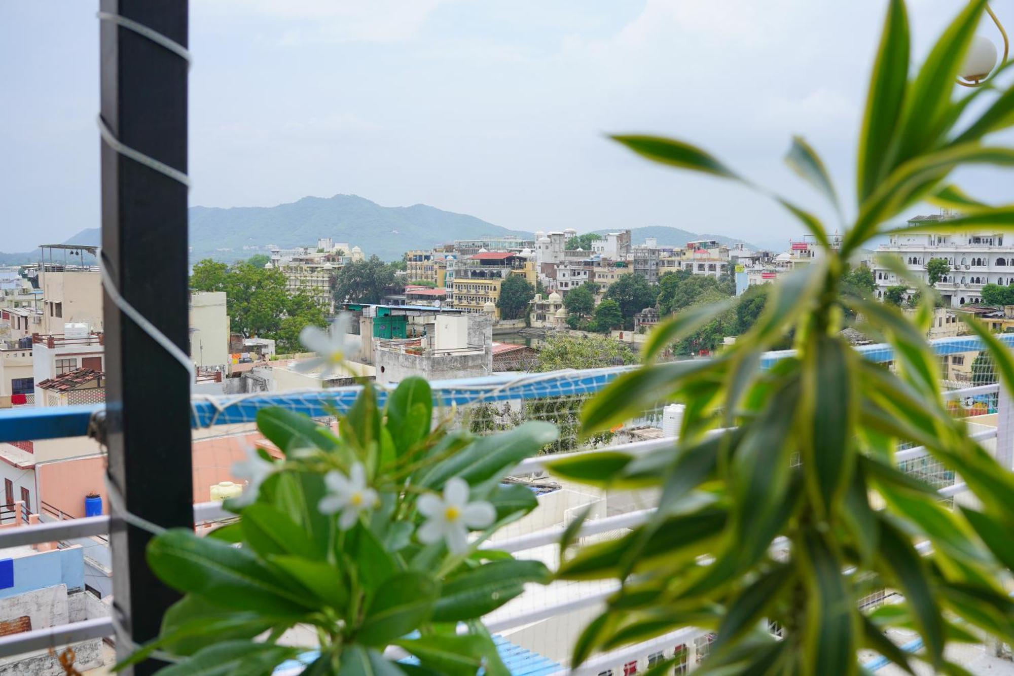 Hotel Lake Bridge Udaipur Exterior photo